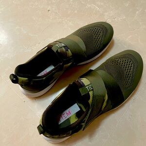 Tied Slipstream size 11 barely used